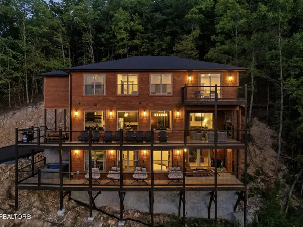 1990 Blackthorn Trl, Sevierville, TN 37876