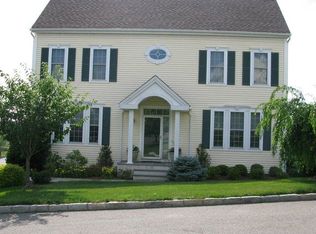 17 High Point Cir, Port Chester, NY 10573