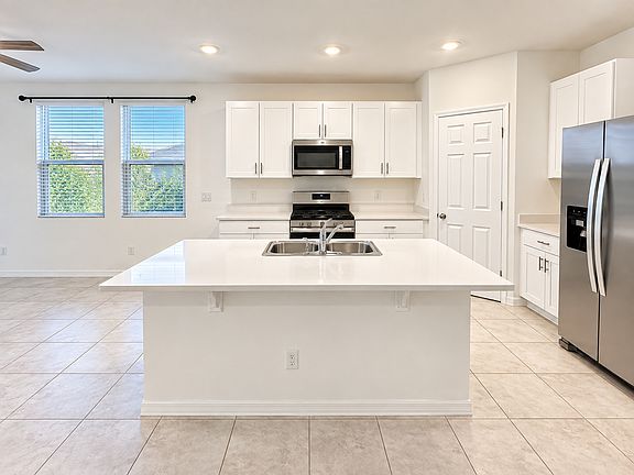 3rd image of 4732 Jasmine Cir