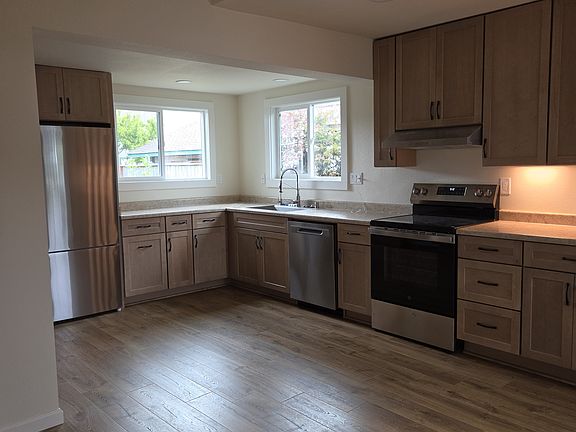 5th image of 321 N Corry St