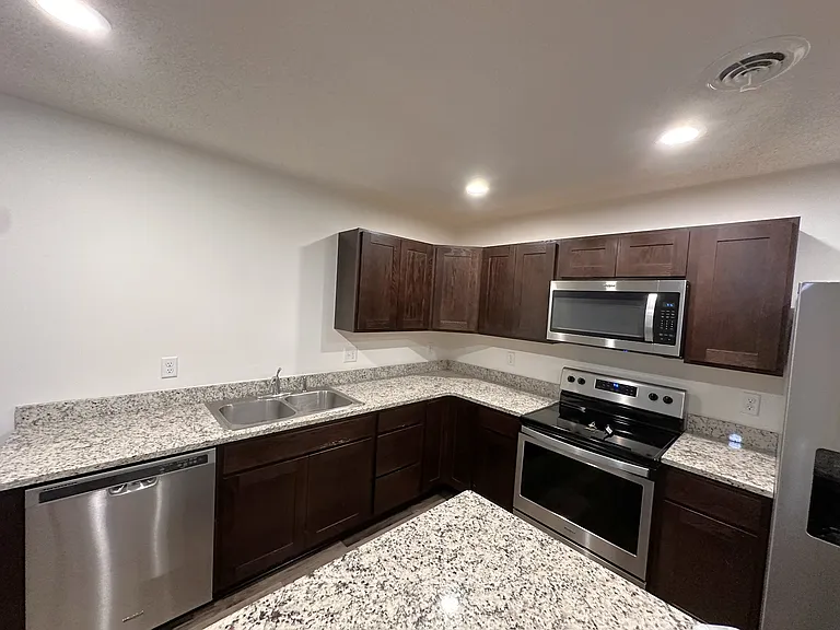 360 N Knowles Ave #B — Photo 16