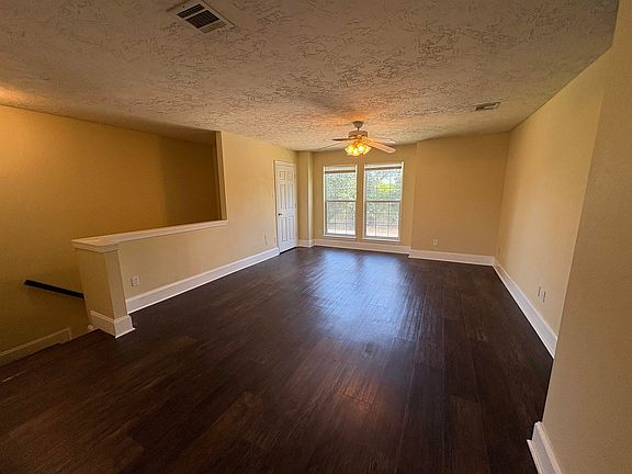 2nd image of 1014 Link Rd