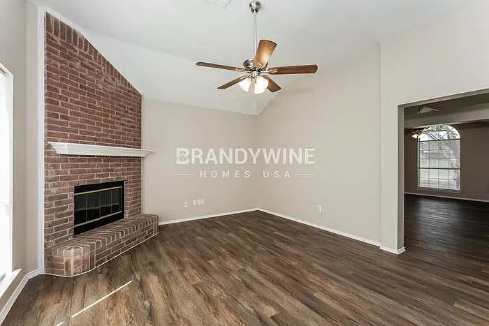 4 bed, 3.0 bath, 1988 sqft, $2,145 — Photo 3