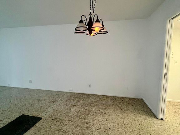 4th image of 2700 Dudley Drive E #C