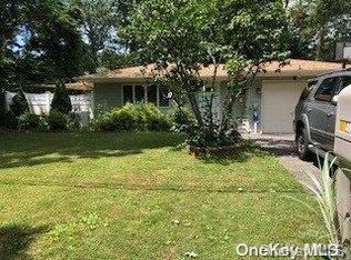 40 Lambert Ave, Mastic, NY 11950