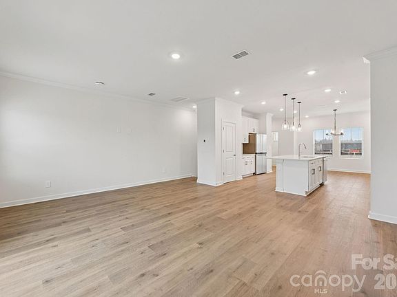 5th image of 355 Golden Maple Ct