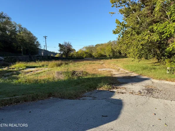 410 W Broad St, Livingston, TN 38570