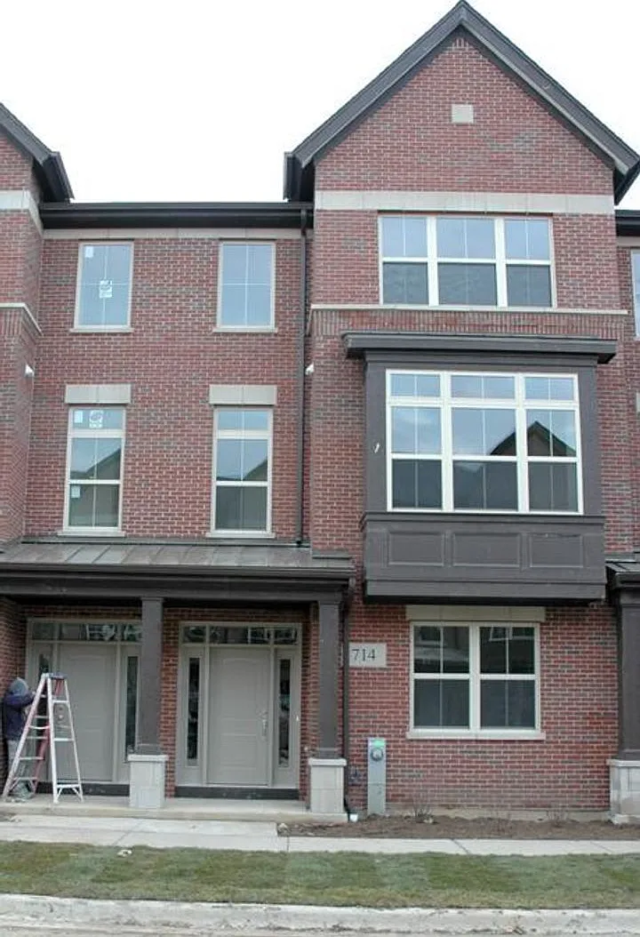 Beutiful 3 bed 2.1 bath Townhome — Photo 1