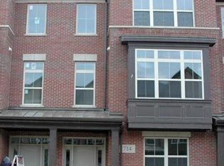 717 N Keystone Ln, Vernon Hills, IL 60061
