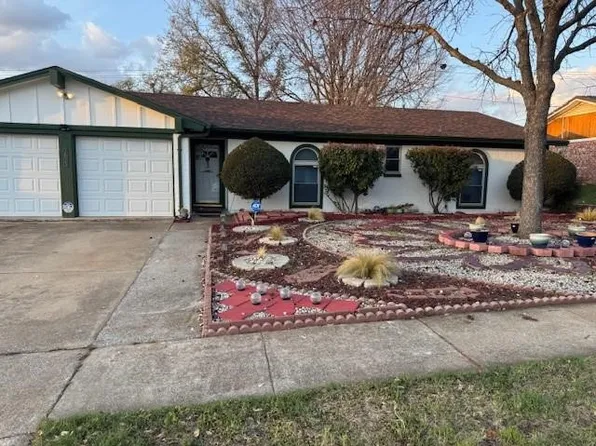 1825 Schumac Ln, Bedford, TX 76022