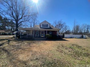 1421 E 3rd St, Hope, AR 71801