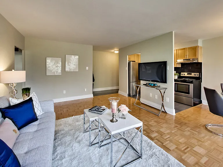 680 Roselawn Ave — Photo 7