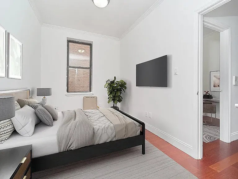 201 E 2nd St #3C — Photo 4