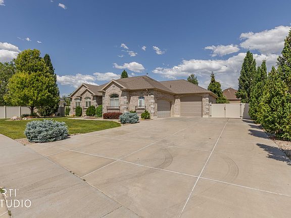 3rd image of 2327 Bluff Ridge Dr