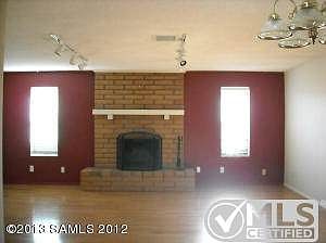 Family room w fireplace