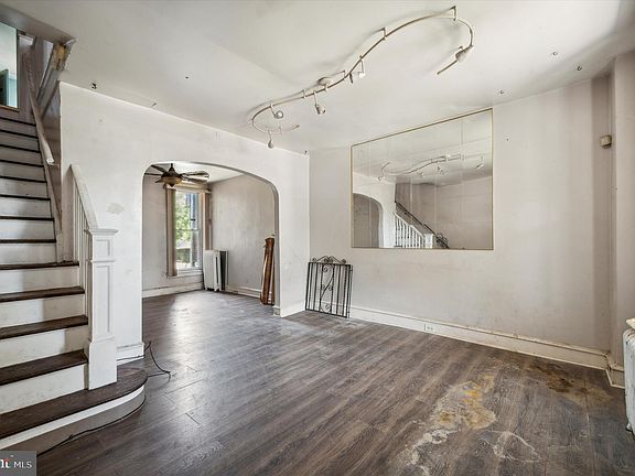 2nd image of 605 Lindley Ave
