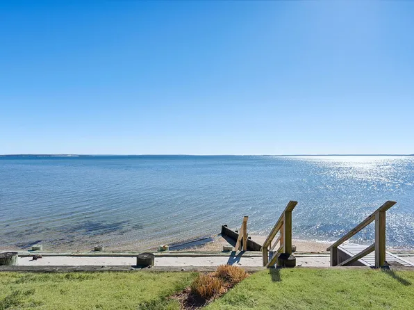 2780 Great Peconic Bay Blvd, Laurel, NY 11948