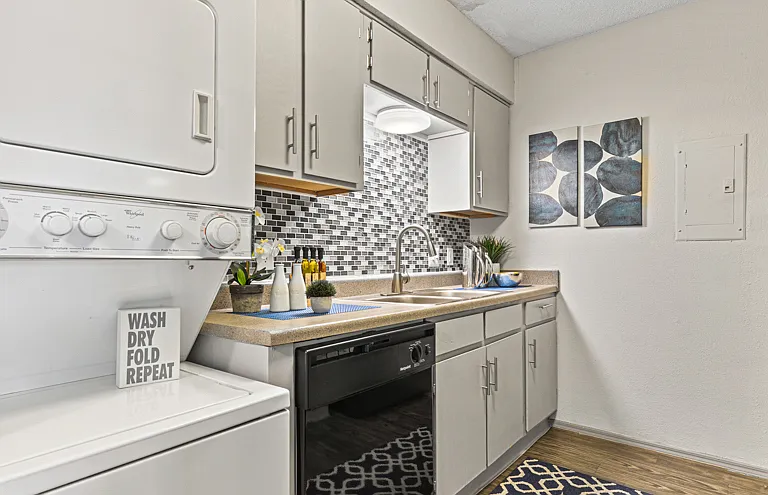 Parc Plaza Apartments — Photo 31