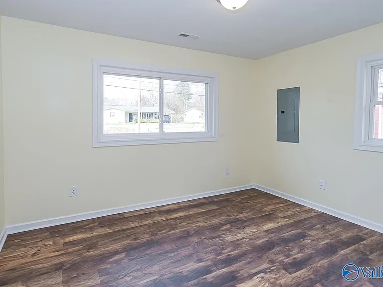 2423 Medaris Rd NW — Photo 8