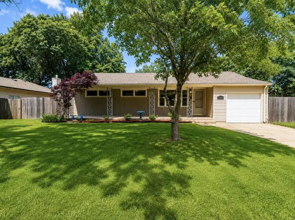 1121 N Ridgewood Dr, Wichita, KS 67208