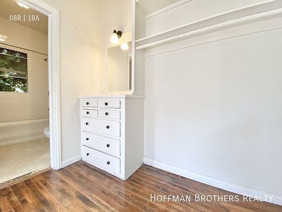 4th image of 836 Sanborn Ave #322