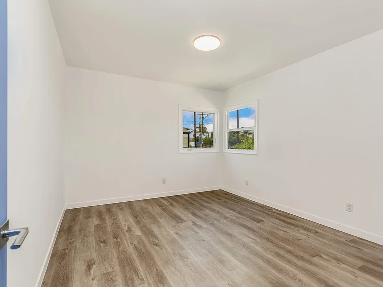 2075 Pine Ave #2075 — Photo 8