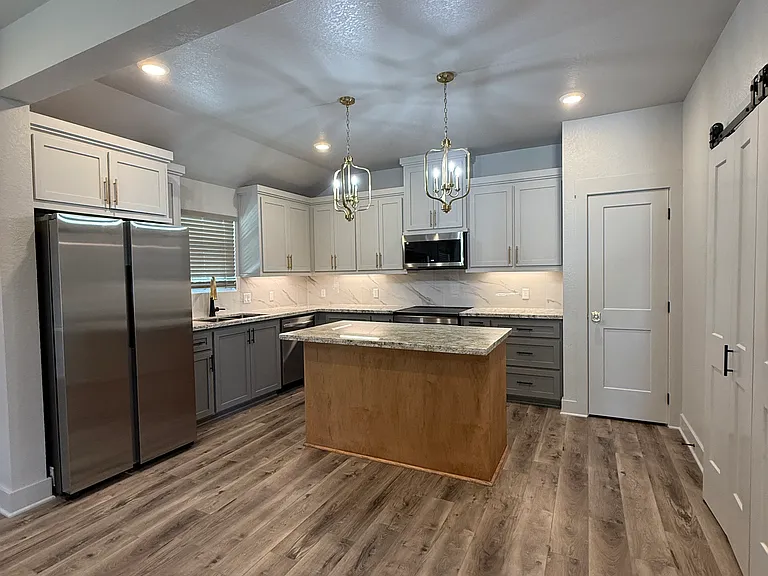 109 W Louisiana St — Photo 11