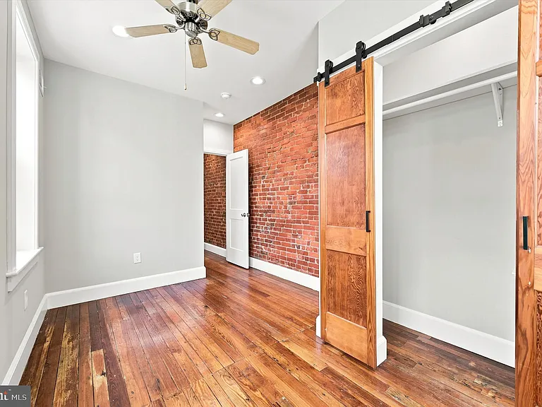2337 E Fletcher St — Photo 14