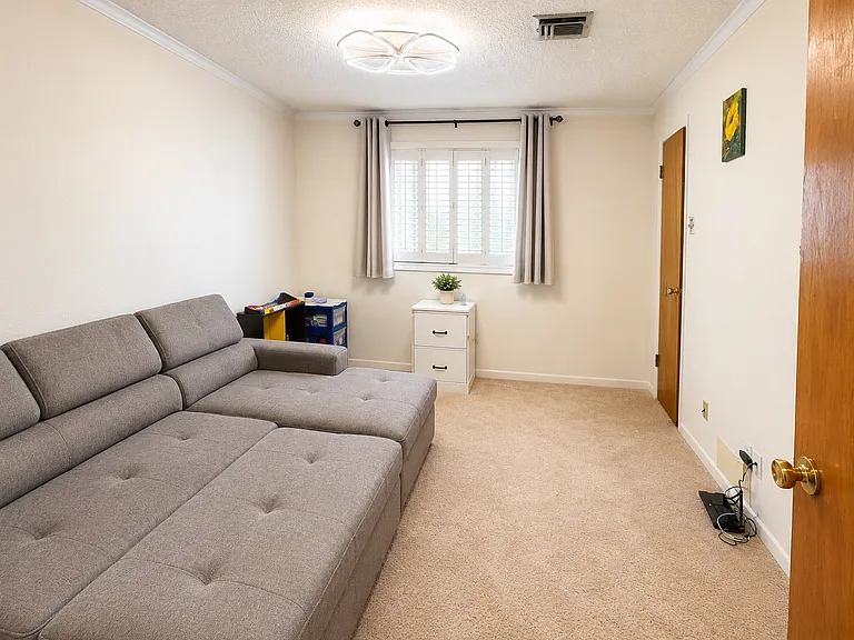 211 N William Dr — Photo 13
