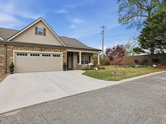 3rd image of 77 Peachstone Ln