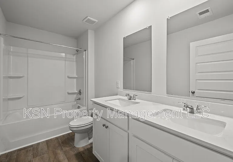 129 Azure Dr — Photo 32