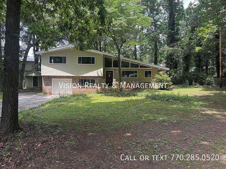 150 Castlegate Cir — Photo 3
