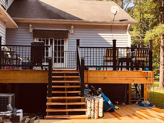 3rd image of 601 Robertson Ln