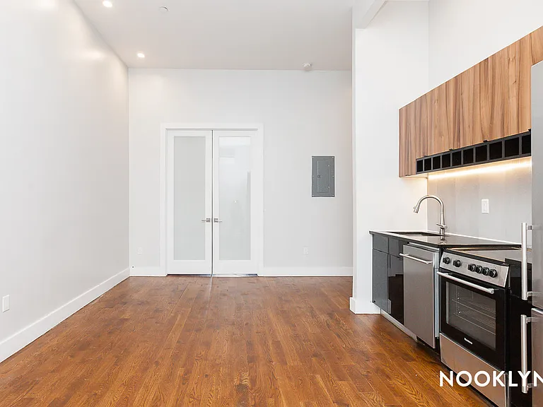 720 Knickerbocker Ave #7 — Photo 2