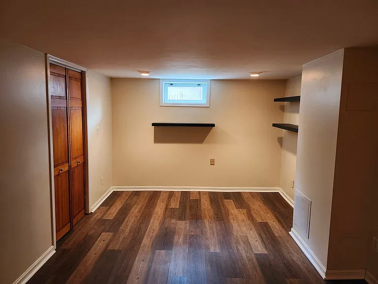 332 Marsh Ln — Photo 7