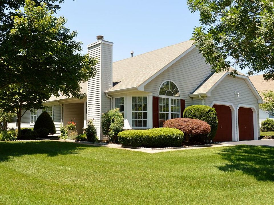 2nd image of 2800 Danbury Ln