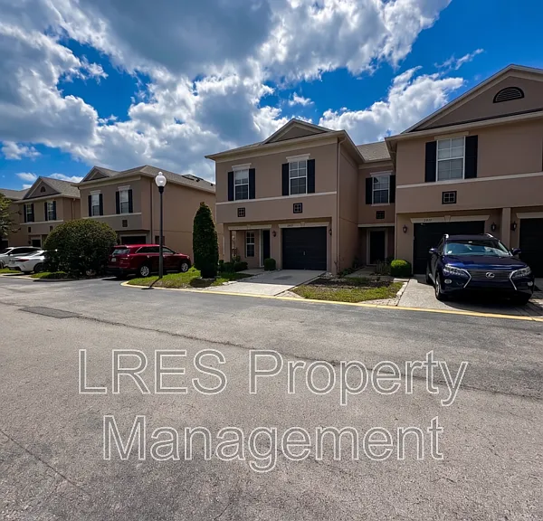 2825 Cliffe Ct — Photo 2
