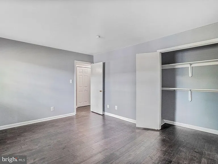 330 Brock Sq — Photo 6