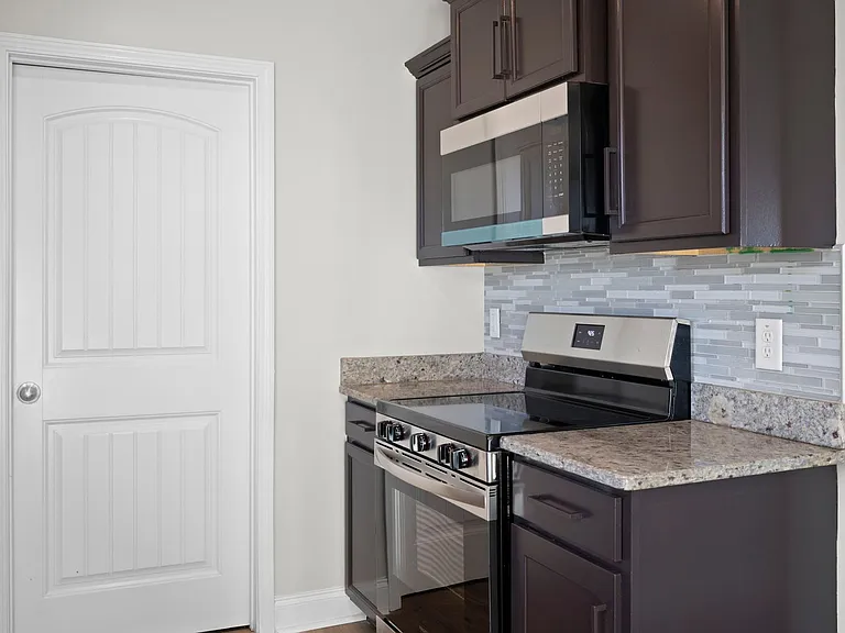 1385 Sussex Dr — Photo 10