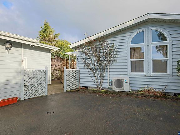 2nd image of 1600 Rhododendron Dr