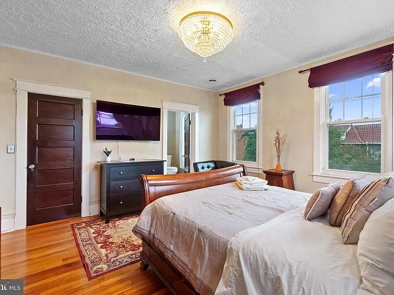 1501 Crittenden St NW — Photo 37
