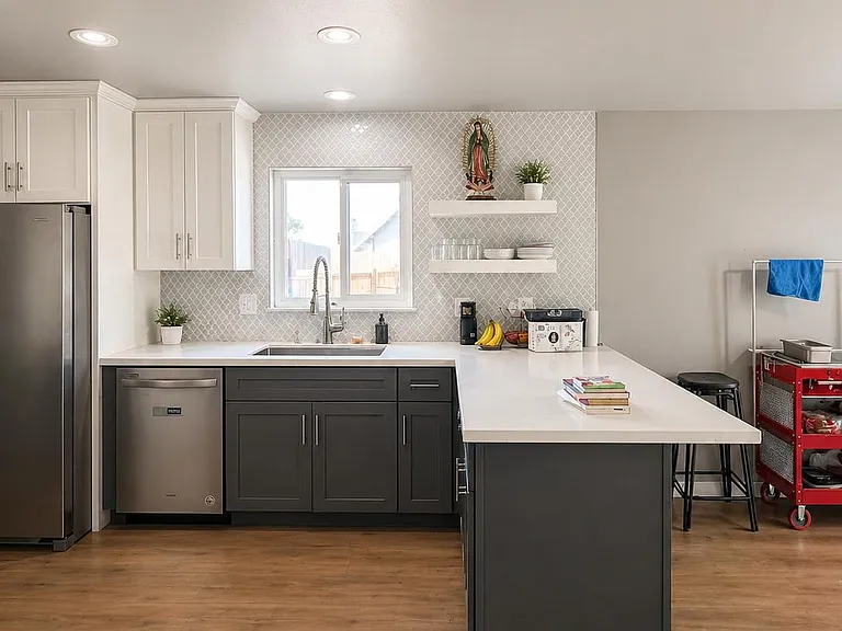 365 Los Reyes Dr — Photo 3