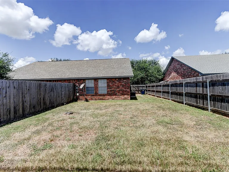 914 Sun Meadow St — Photo 20