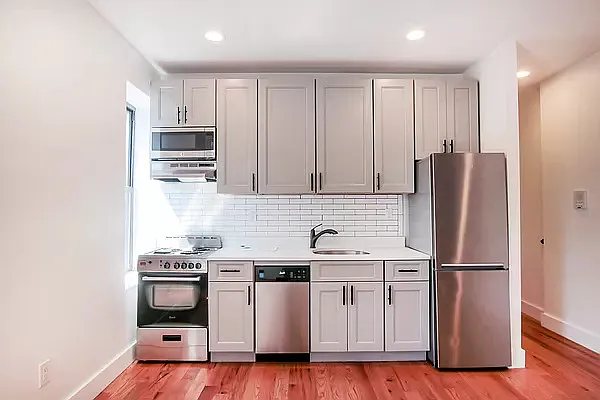 Rented by REAL New York | media 6