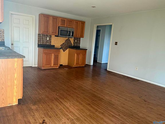 5th image of 886 Plummer Rd NW