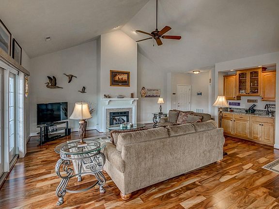 4th image of 300 S Pointe Shore Dr
