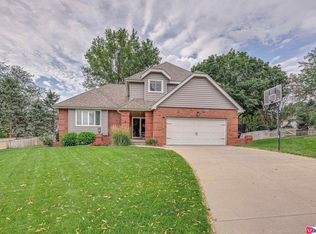 16347 Oak Cir, Omaha, NE 68130