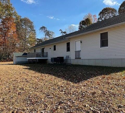 2nd image of 672 Old Herald Harbor Rd