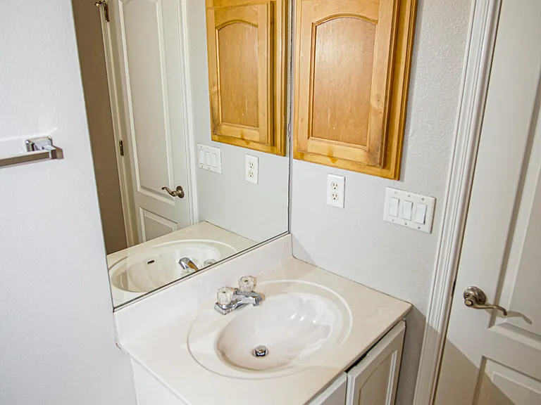 528 Green Village Ct #B — Photo 16