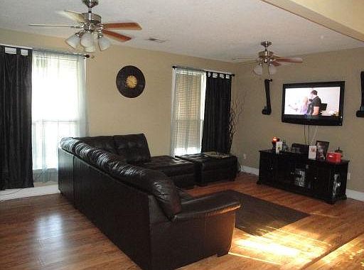 2nd image of 2807 Charles Dr